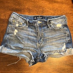 Hollister cut off shorts!